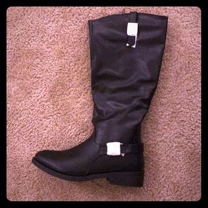 Brand new, never worn before. Not my size